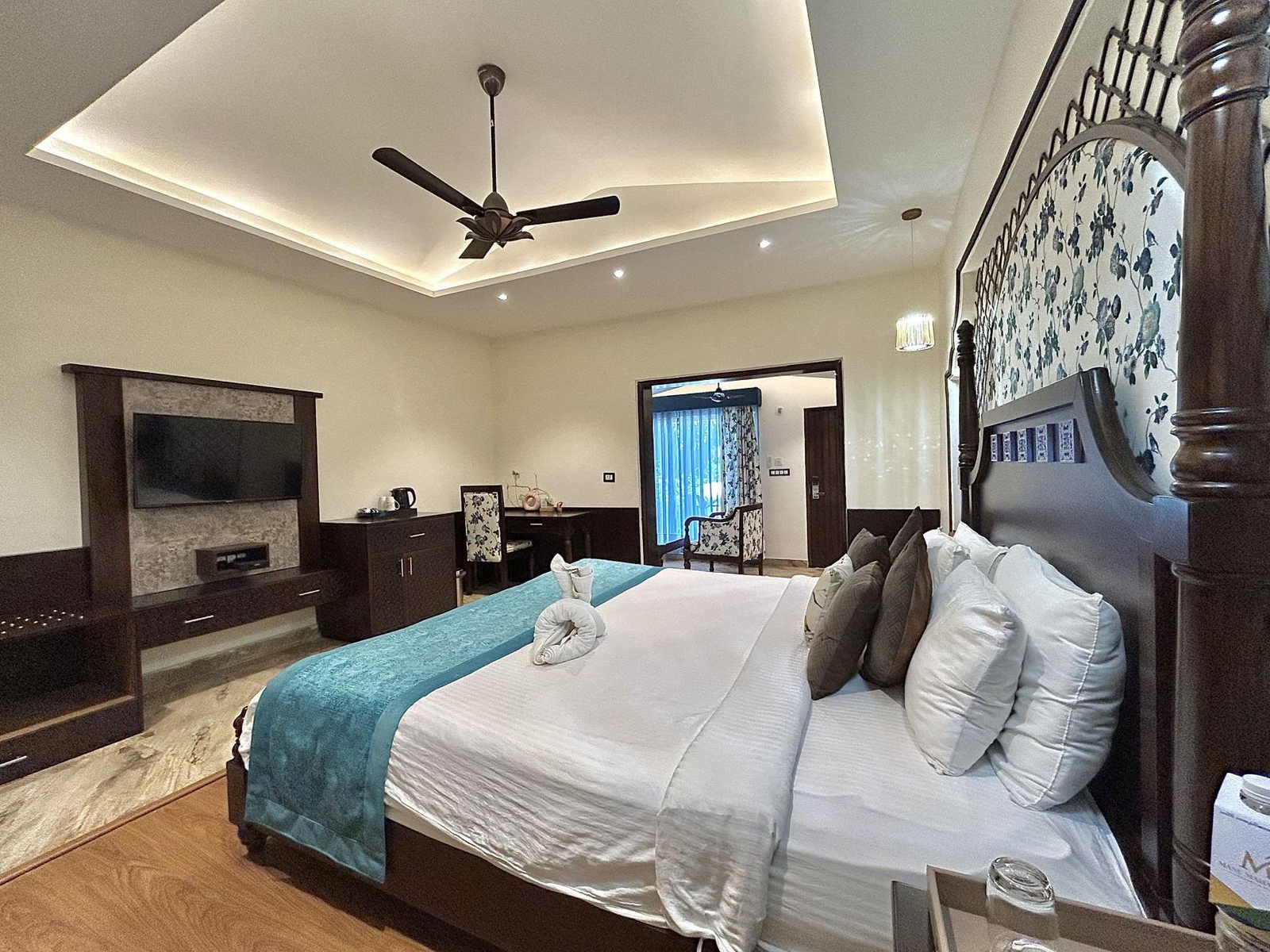 Maharani Executive Room with Jacuzzi x Solis Nature