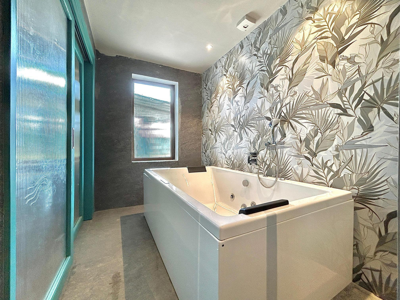 Maharani Executive Room with Jacuzzi x Solis Nature