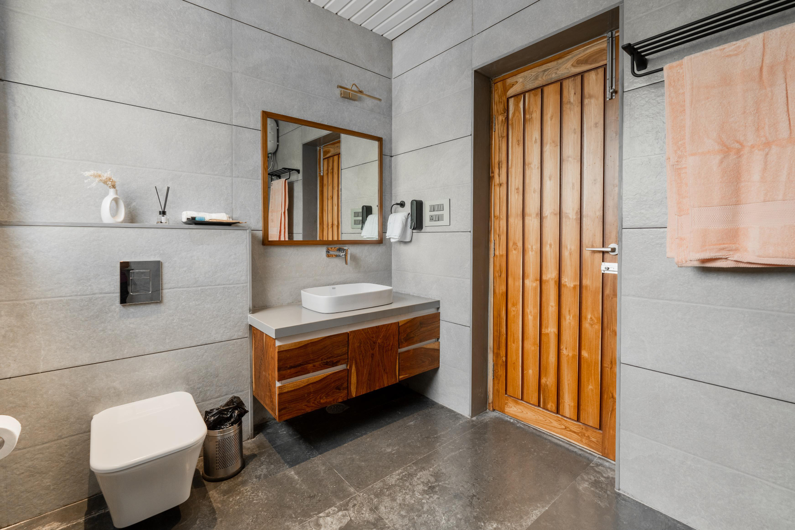 Luxury lake Side Villa In Udaipur x Solis Nature