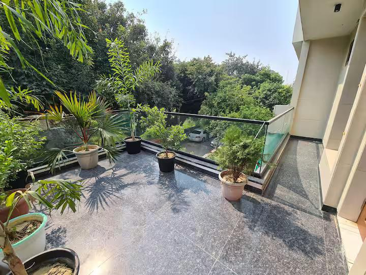 The Royal Haveli, Agra x Solis Nature