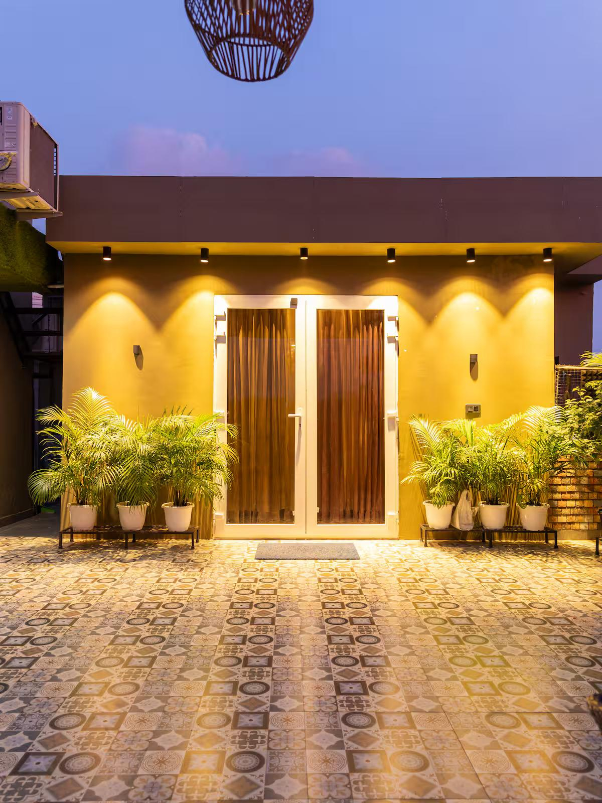 Luxury Room With Jacuzzi In Gurugram x Solis Nature