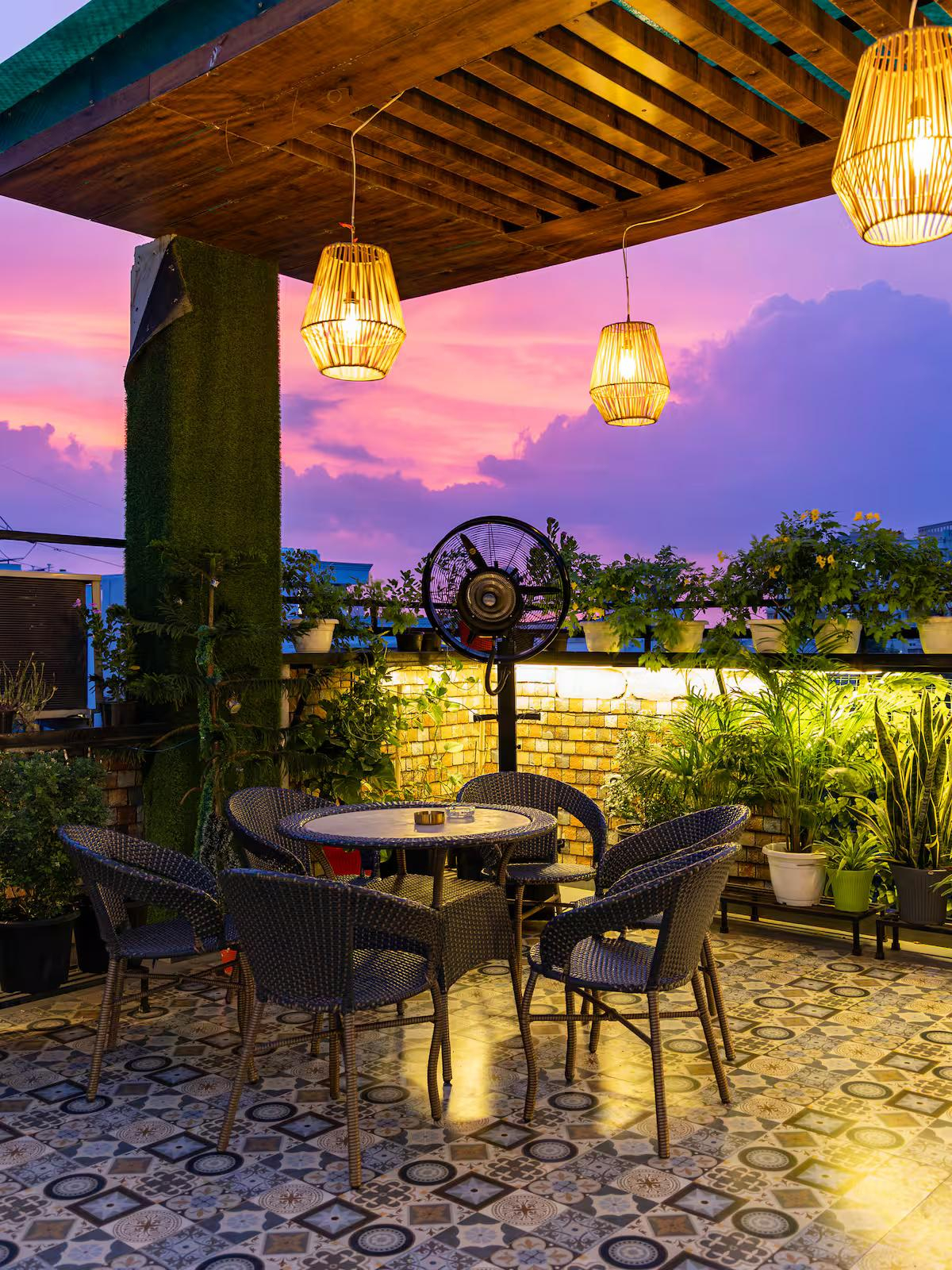 Luxury Room With Jacuzzi In Gurugram x Solis Nature
