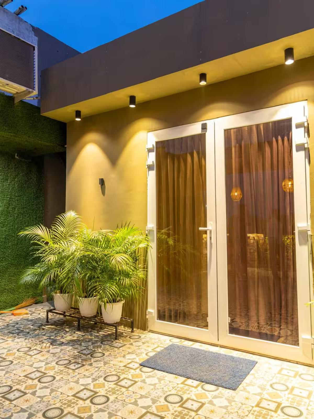 Luxury Room With Jacuzzi In Gurugram x Solis Nature