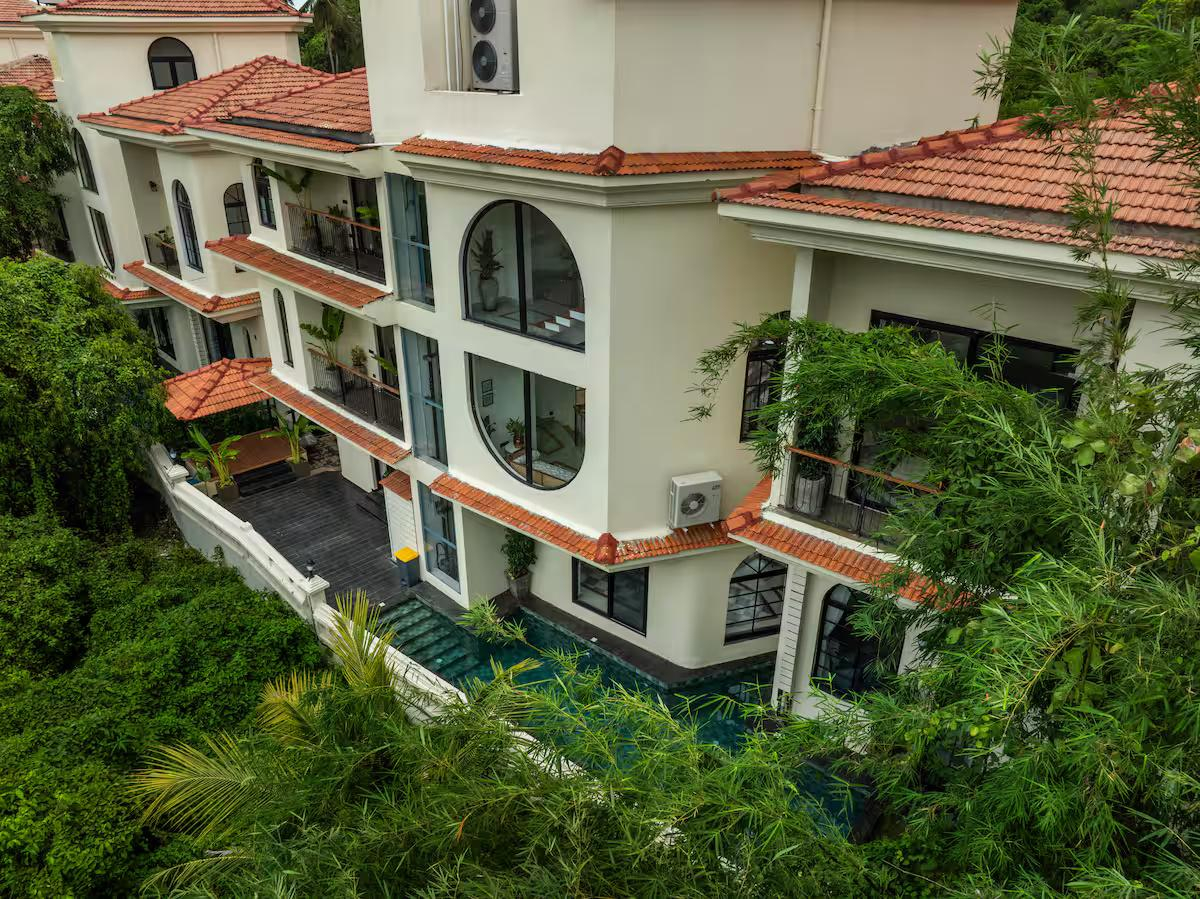 Luxury Edgewater Villa x Solis Nature