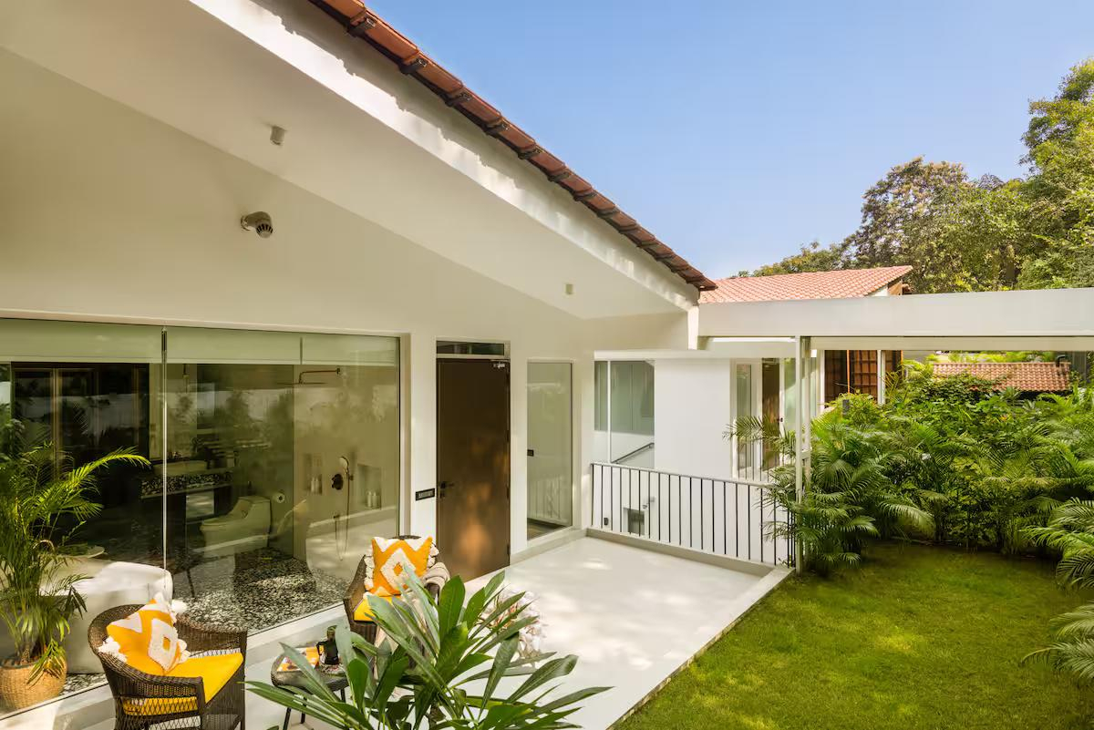Lux 4BHK Villa w/ Infinity Pool x Solis Nature Lux 4BHK Villa w/ Infinity Pool x Solis Nature