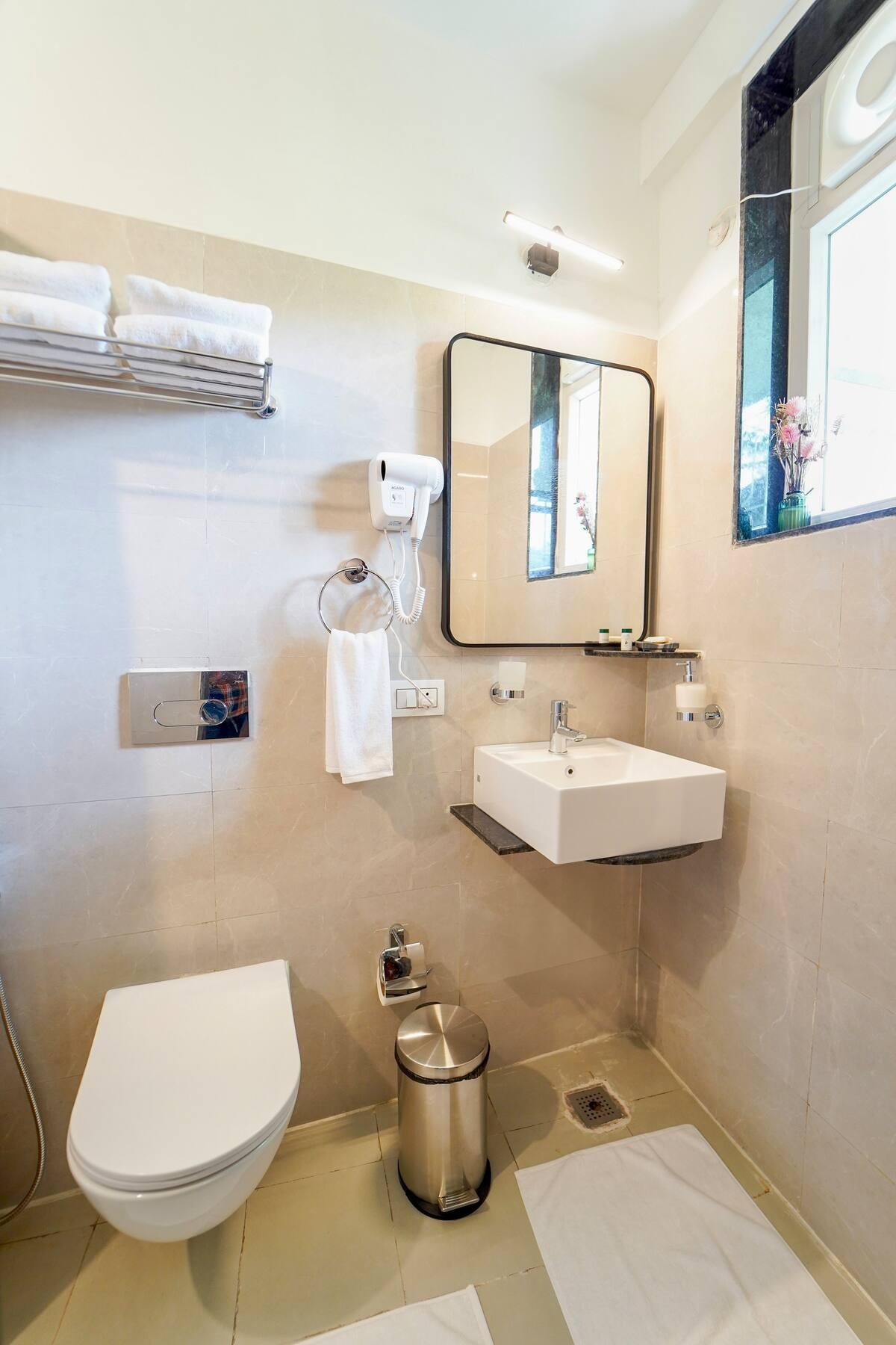 4BHK villa w/ Glass Balconies x Solis Nature