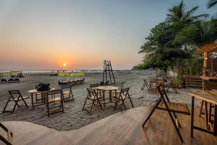 Private suite room on Morjim beach x Solis Nature