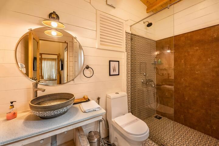 Private suite room on Morjim beach x Solis Nature