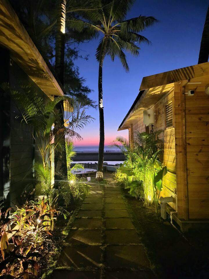 Luxurious room on the Morjim beach x Solis Nature