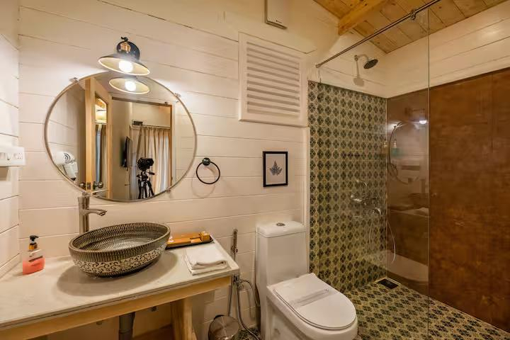 Luxurious room on the Morjim beach x Solis Nature