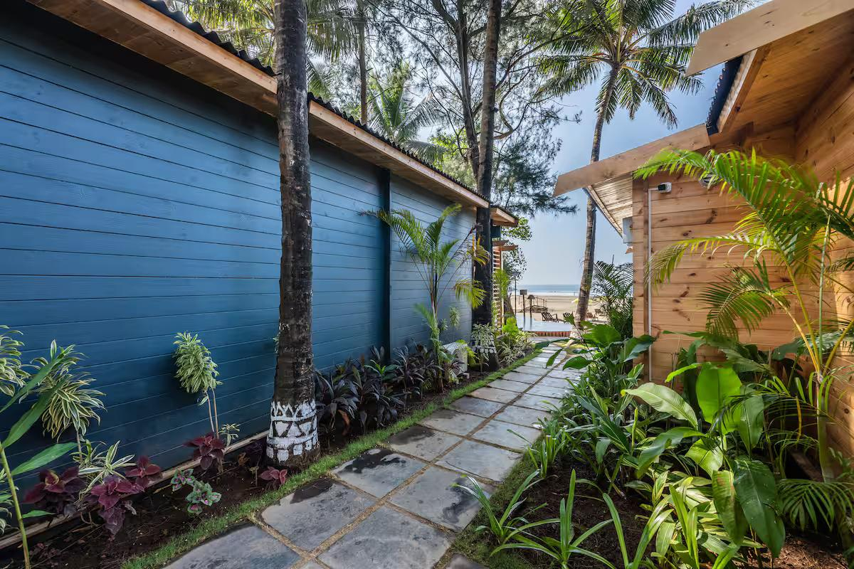 Luxury room on Morjim beach x Solis Nature