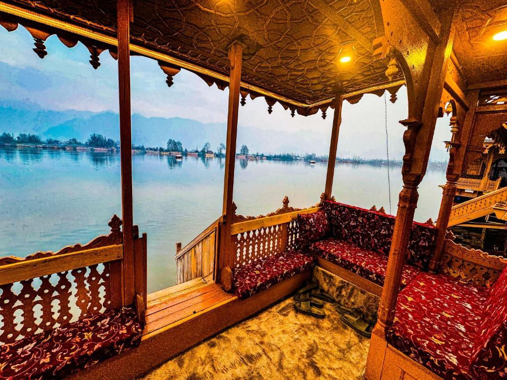 Peacock Houseboat 2 Bedroom x Solis Nature Peacock Houseboat 2 Bedroom x Solis Nature