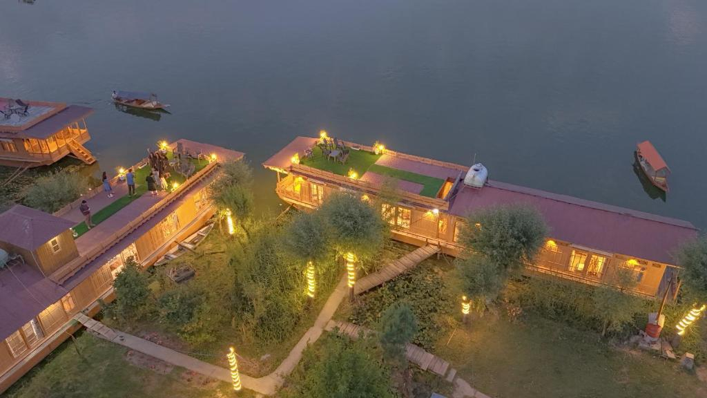 Peacock Houseboat 3 Bedroom x Solis Nature