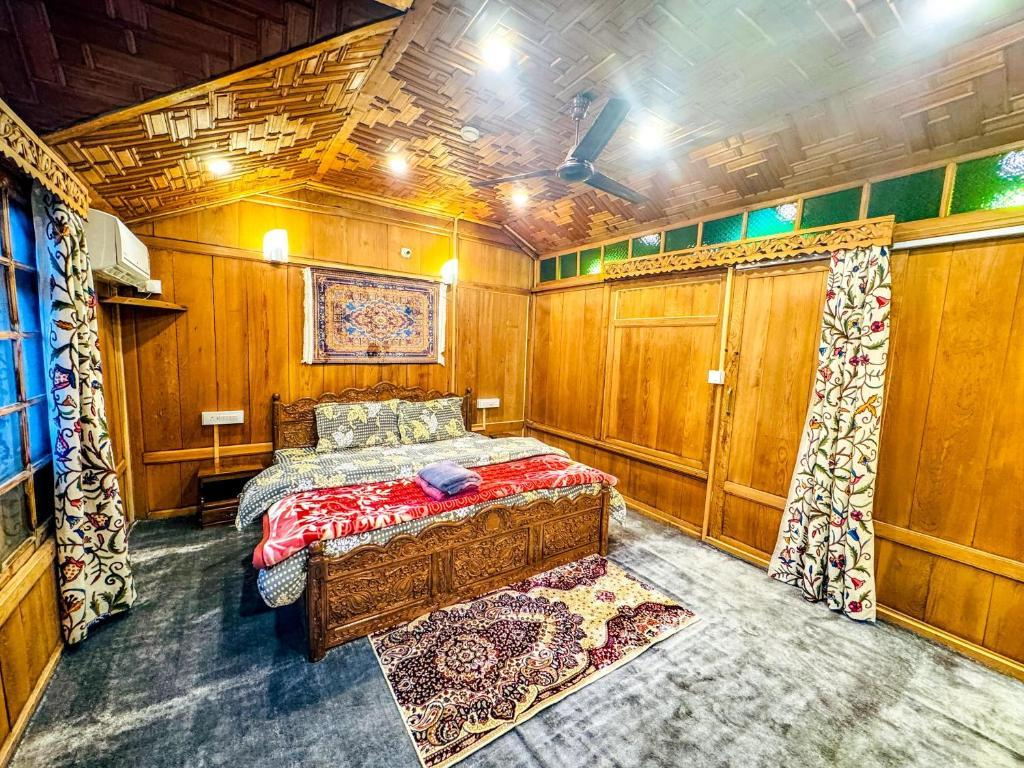 Peacock Houseboat 3 Bedroom x Solis Nature Peacock Houseboat 3 Bedroom x Solis Nature