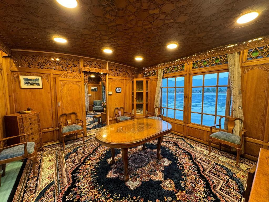 Peacock Houseboat 3 Bedroom x Solis Nature Peacock Houseboat 3 Bedroom x Solis Nature