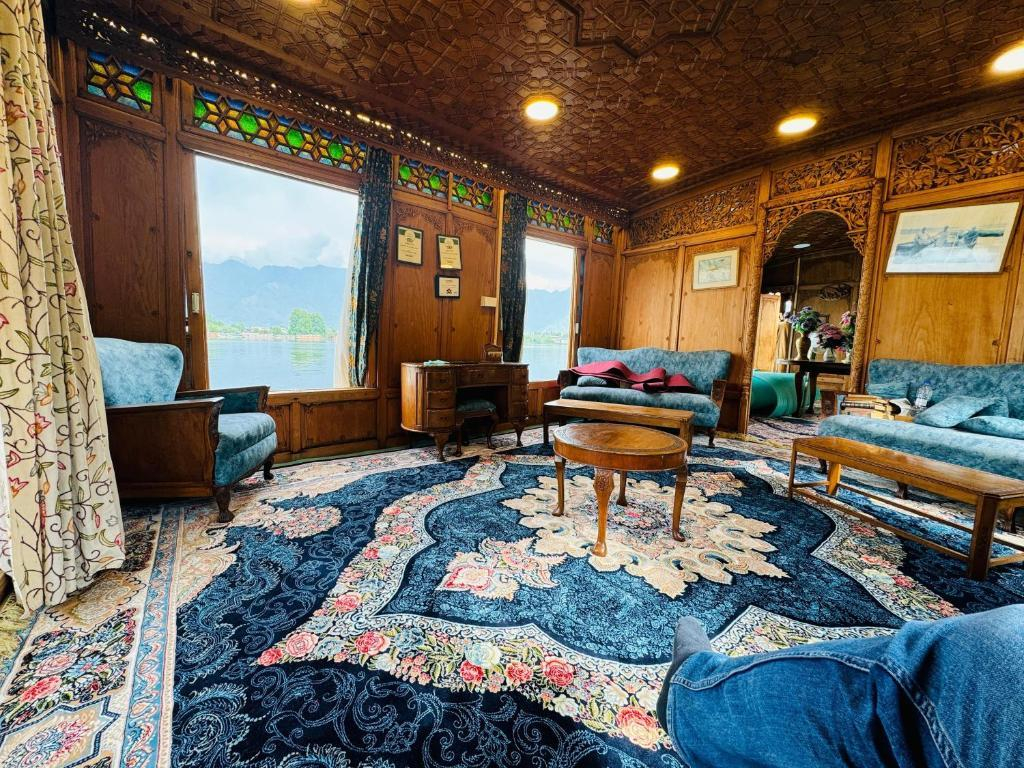 Peacock Houseboat 3 Bedroom x Solis Nature Peacock Houseboat 3 Bedroom x Solis Nature