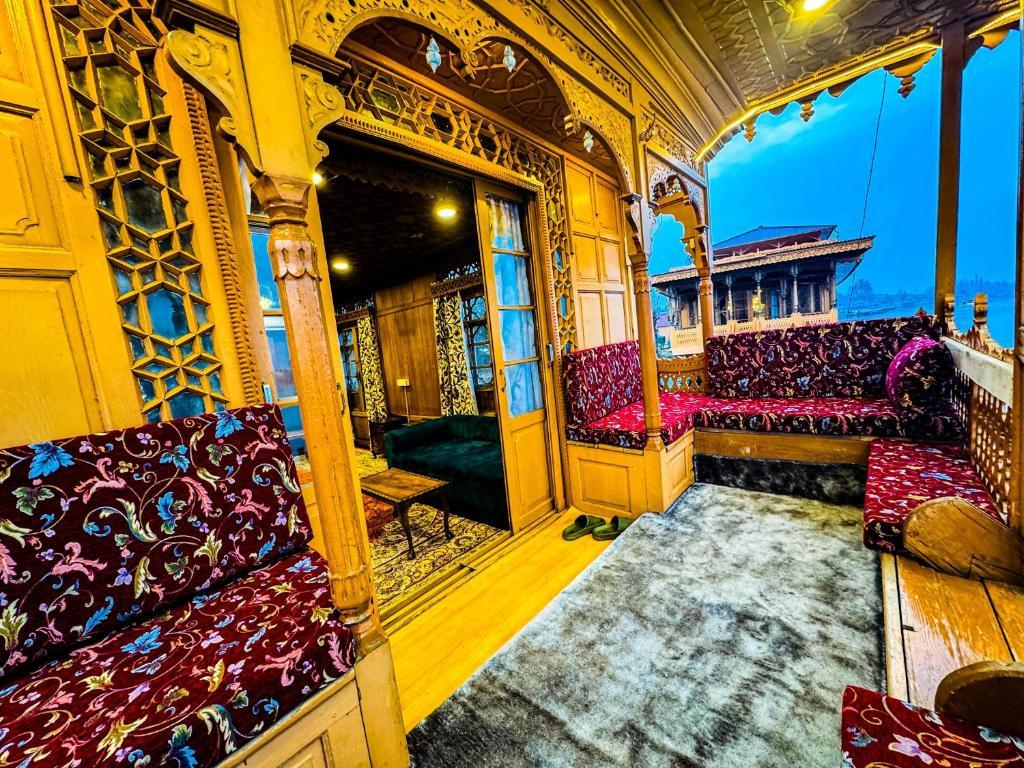 Peacock Houseboat 3 Bedroom x Solis Nature Peacock Houseboat 3 Bedroom x Solis Nature