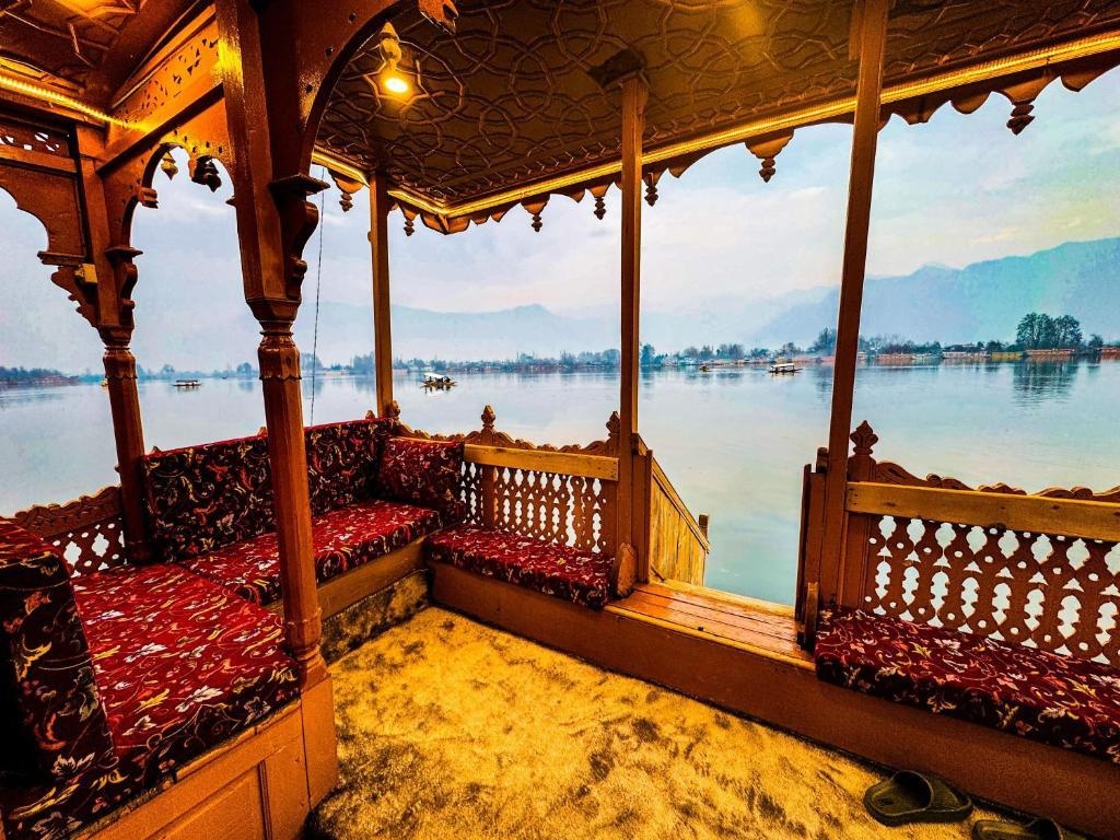 Peacock Houseboat 3 Bedroom x Solis Nature Peacock Houseboat 3 Bedroom x Solis Nature
