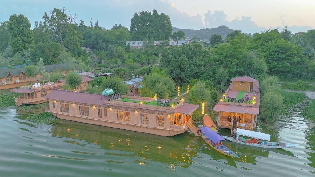 Peacock Houseboat 3 Bedroom x Solis Nature Peacock Houseboat 3 Bedroom x Solis Nature
