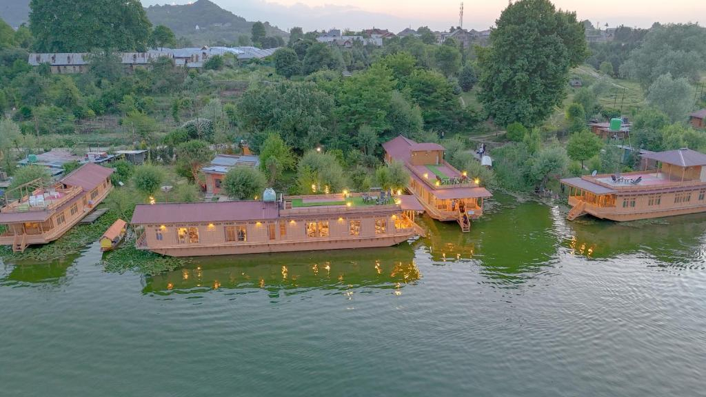 Peacock Houseboat 3 Bedroom x Solis Nature Peacock Houseboat 3 Bedroom x Solis Nature