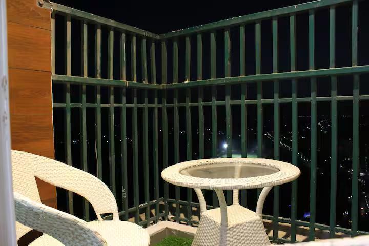 Mannat  | Pure Luxury Stay with Jaccuzi | x Solis Nature