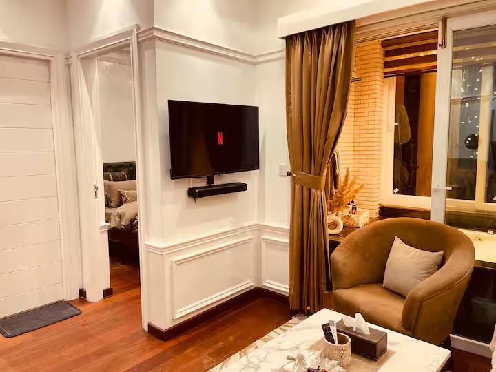 Mannat  | Pure Luxury Stay with Jaccuzi | x Solis Nature