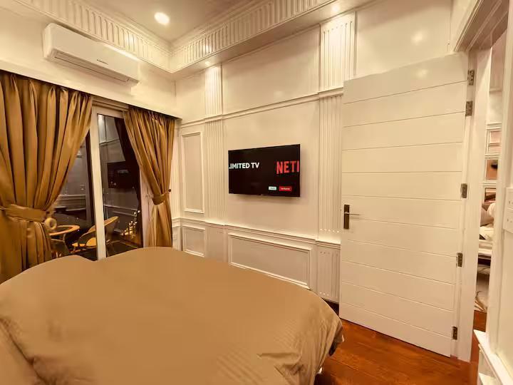 Mannat  | Pure Luxury Stay with Jaccuzi | x Solis Nature