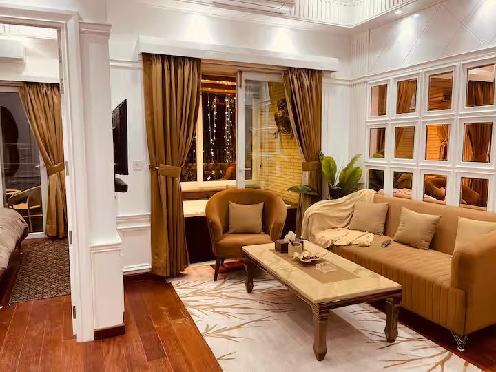 Mannat  | Pure Luxury Stay with Jaccuzi | x Solis Nature