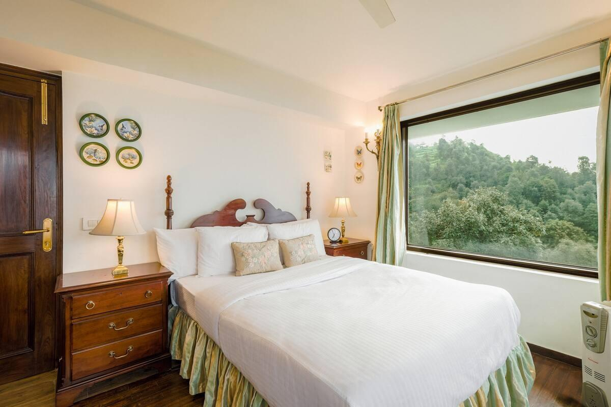 The Pink Magnolia Cottage x Solis Nature
