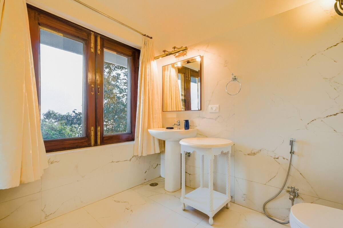 The Pink Magnolia Cottage x Solis Nature