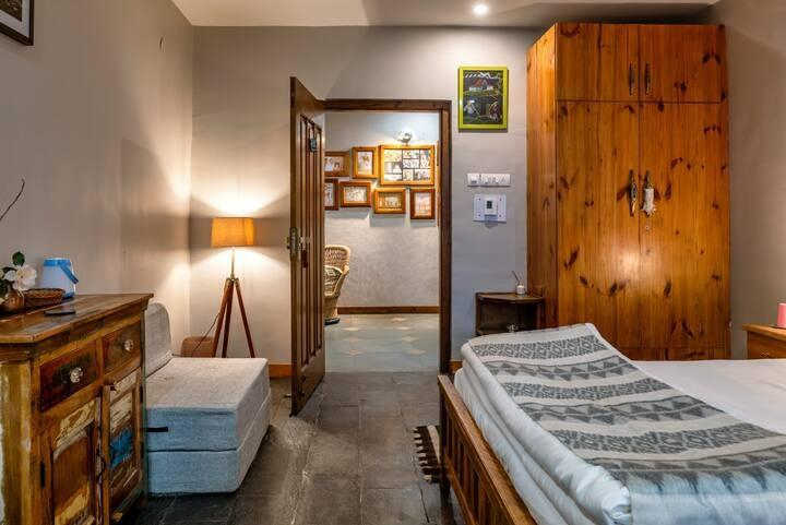 Saroga Woods Luxury Home Stay | 2BR in the hills x Solis Nature