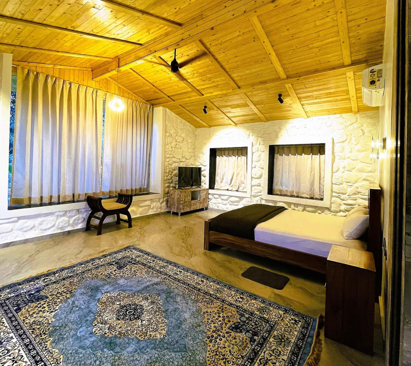 Moonstone Cottage x Solis Nature Moonstone Cottage x Solis Nature