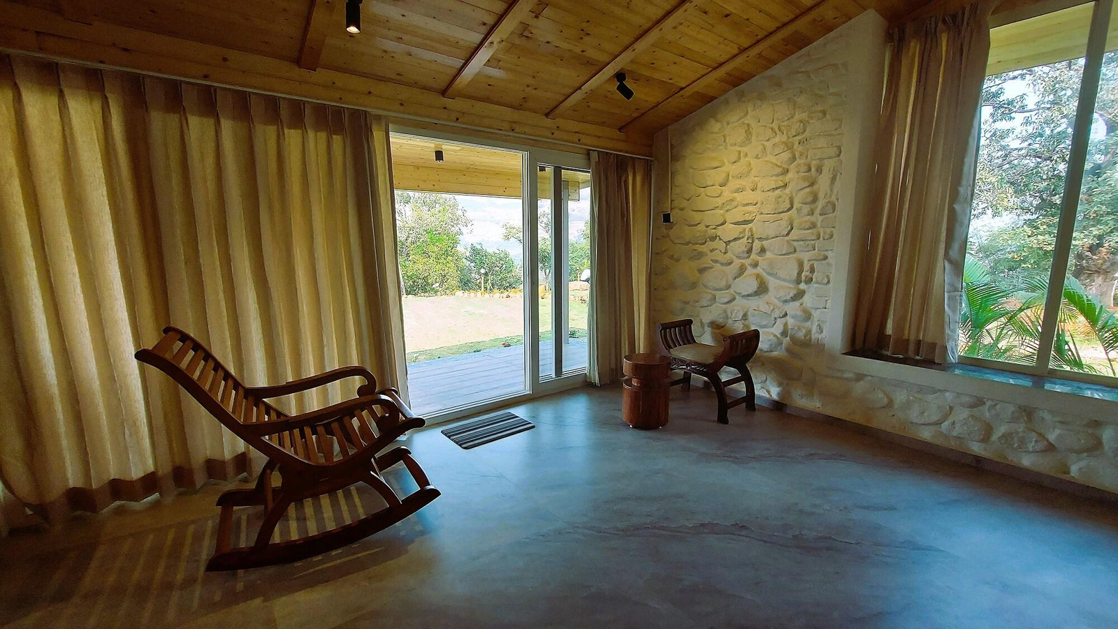 Moonstone Cottage x Solis Nature Moonstone Cottage x Solis Nature