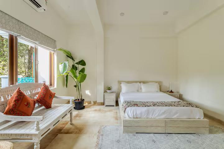 Ivory 5 BHK Private Pool Villa near Calangute x Solis Nature