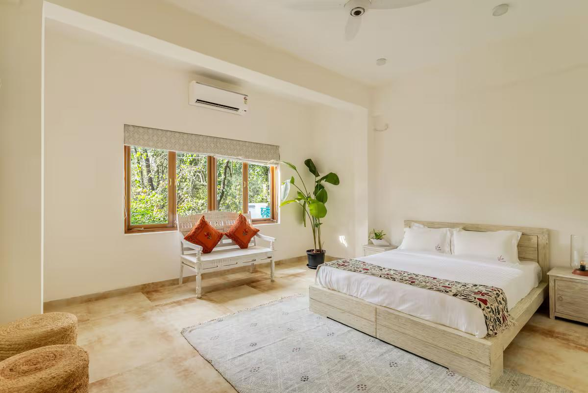 Ivory 5 BHK Private Pool Villa near Calangute x Solis Nature