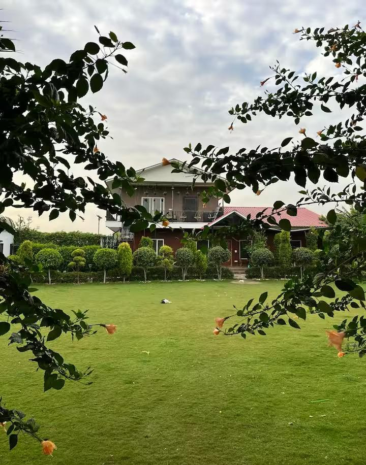 Khwaab Farmhouse for pool party, wedding, events (NCR) x Solis Nature