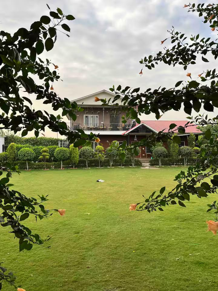 Khwaab Farmhouse for pool party, wedding, events (NCR) x Solis Nature