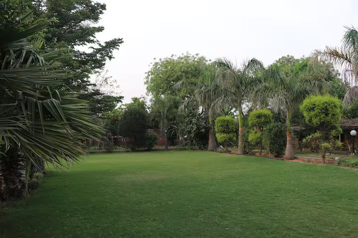 Luxury Farmhouse with Pool in the Aravalli Hills x Solis Nature