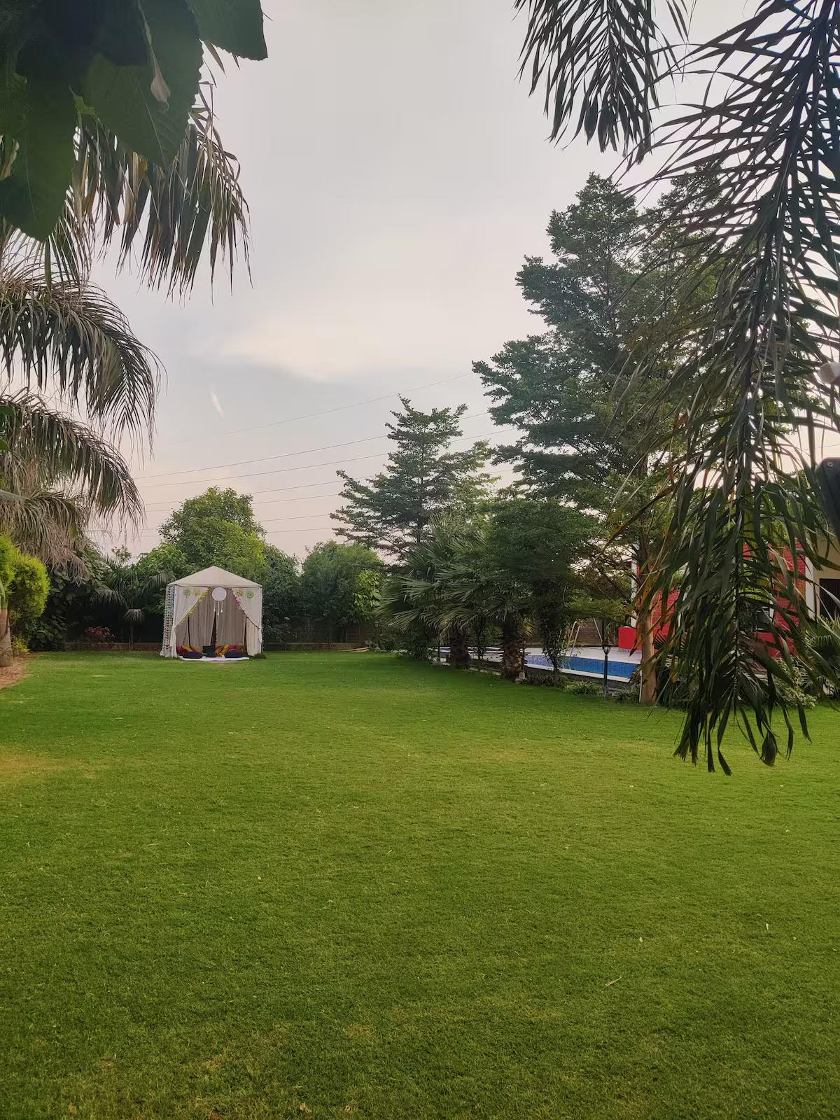 Luxury Farmhouse with Pool in the Aravalli Hills x Solis Nature