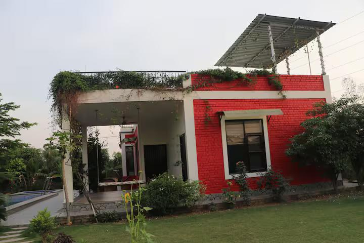 Luxury Farmhouse with Pool in the Aravalli Hills x Solis Nature