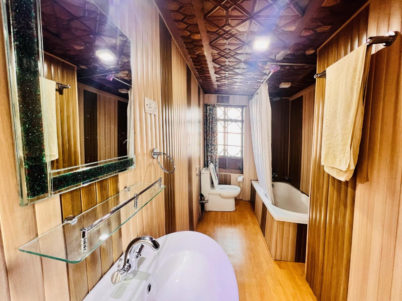 Canada Houseboats x Solis Nature