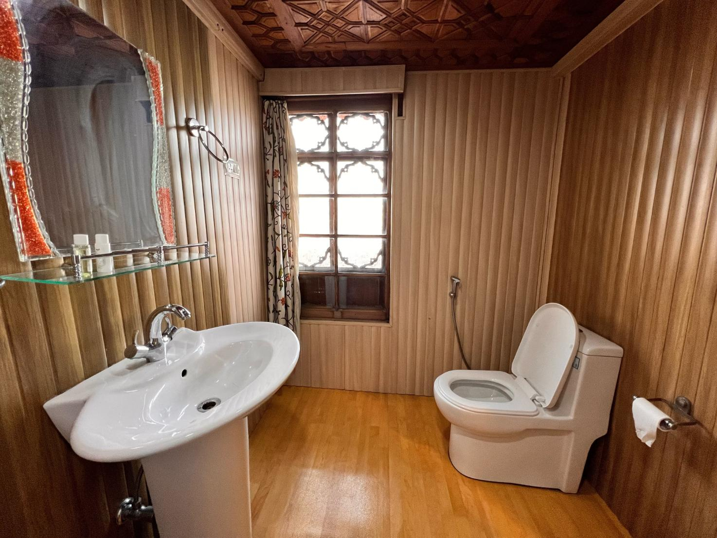 Canada Houseboats x Solis Nature