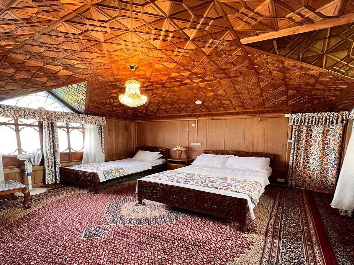 Canada Houseboats x Solis Nature