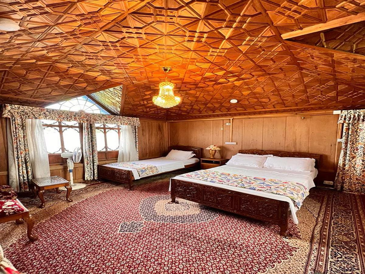 Canada Houseboats x Solis Nature