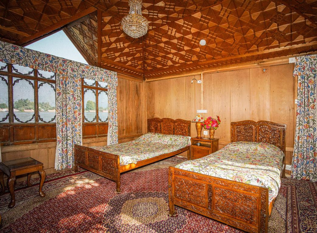 Canada Houseboats x Solis Nature