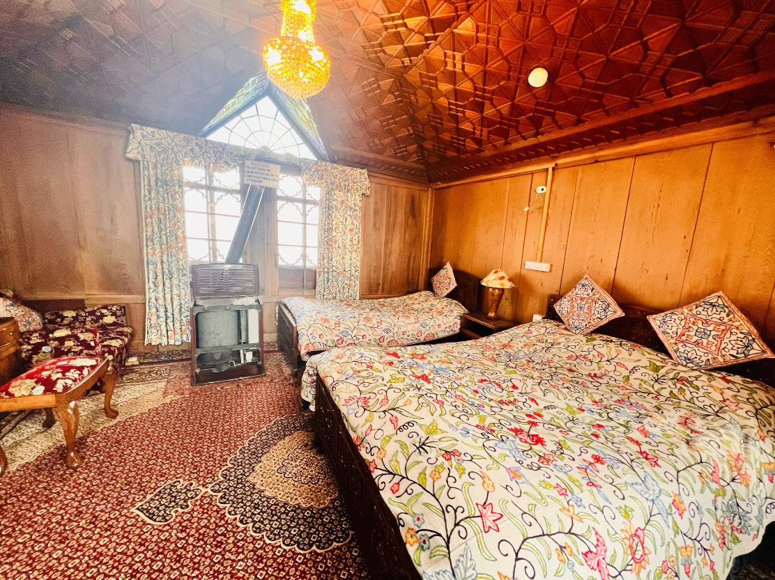 Canada Houseboats x Solis Nature