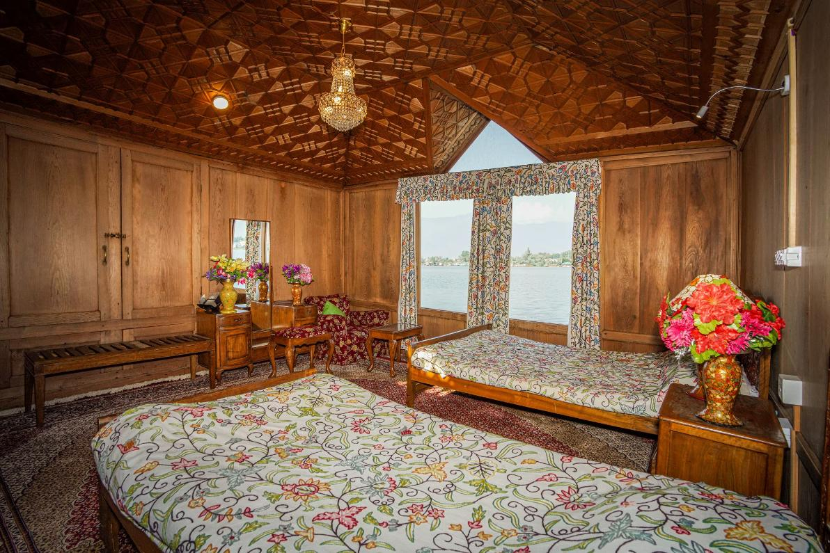 Canada Houseboats x Solis Nature