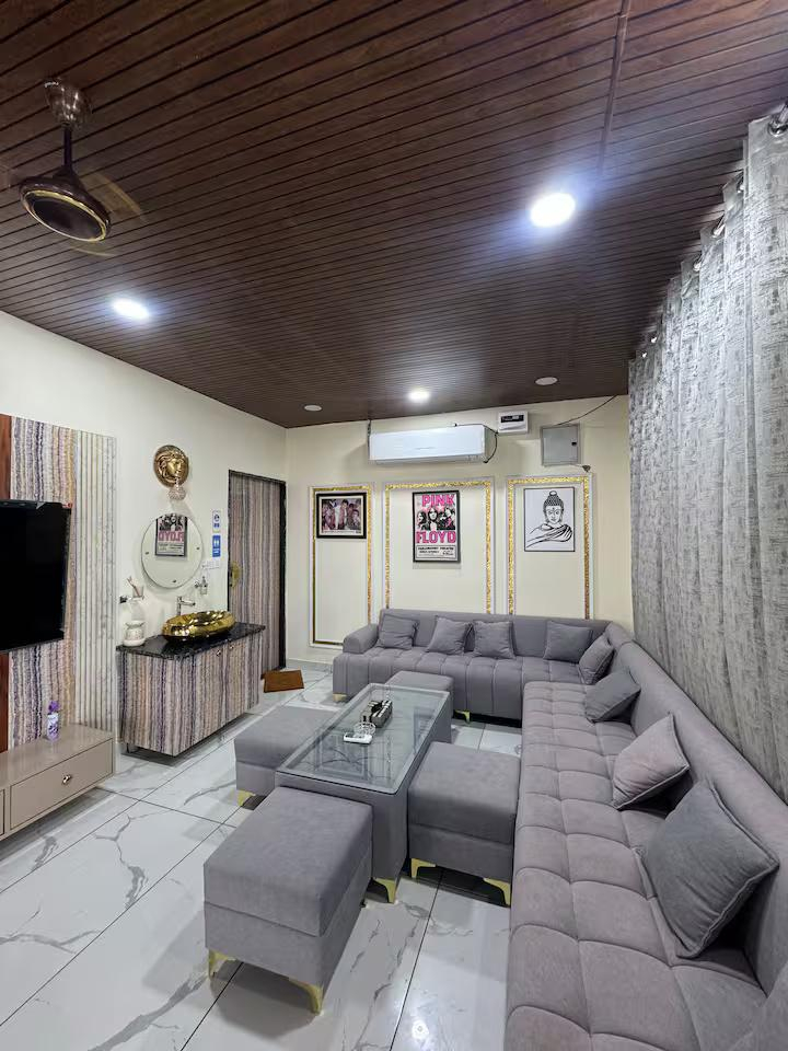 Enjoy pool at private villa in jaipur x Solis Nature