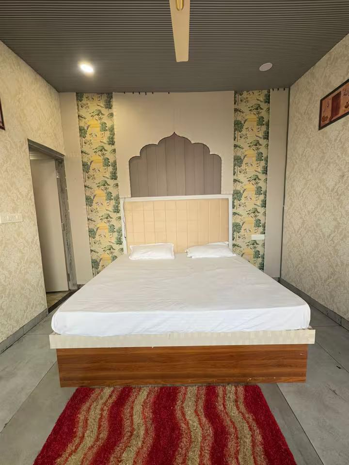 Enjoy pool at private villa in jaipur x Solis Nature