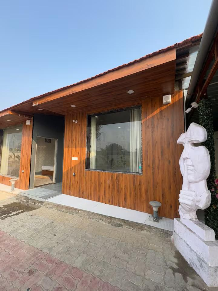 Enjoy pool at private villa in jaipur x Solis Nature